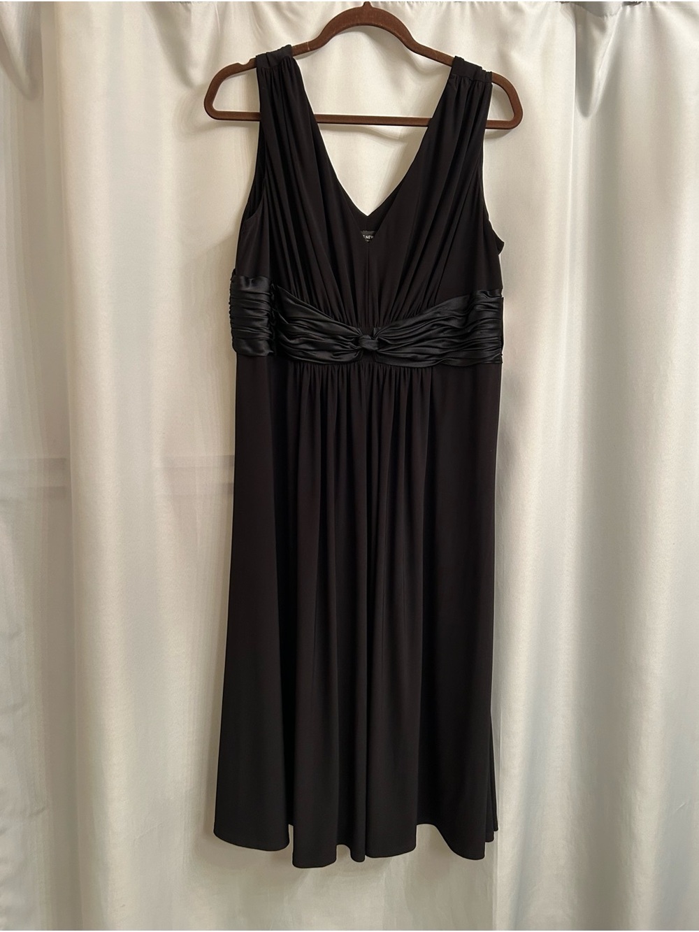 Jones New York Black V-Neck Midi Dress with Ruched Waist